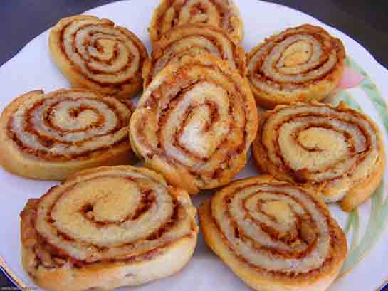 Rulo Elmalı Turta Tarifi ve Malzemeleri