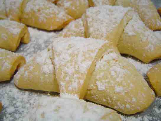 Yumurtasız Elmalı Turta Tarifi ve Malzemeleri